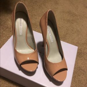 Beautiful Vera Wang Lavender Nude Heels.